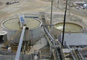 Deshidratación de lodos industriales y gestión de residuos